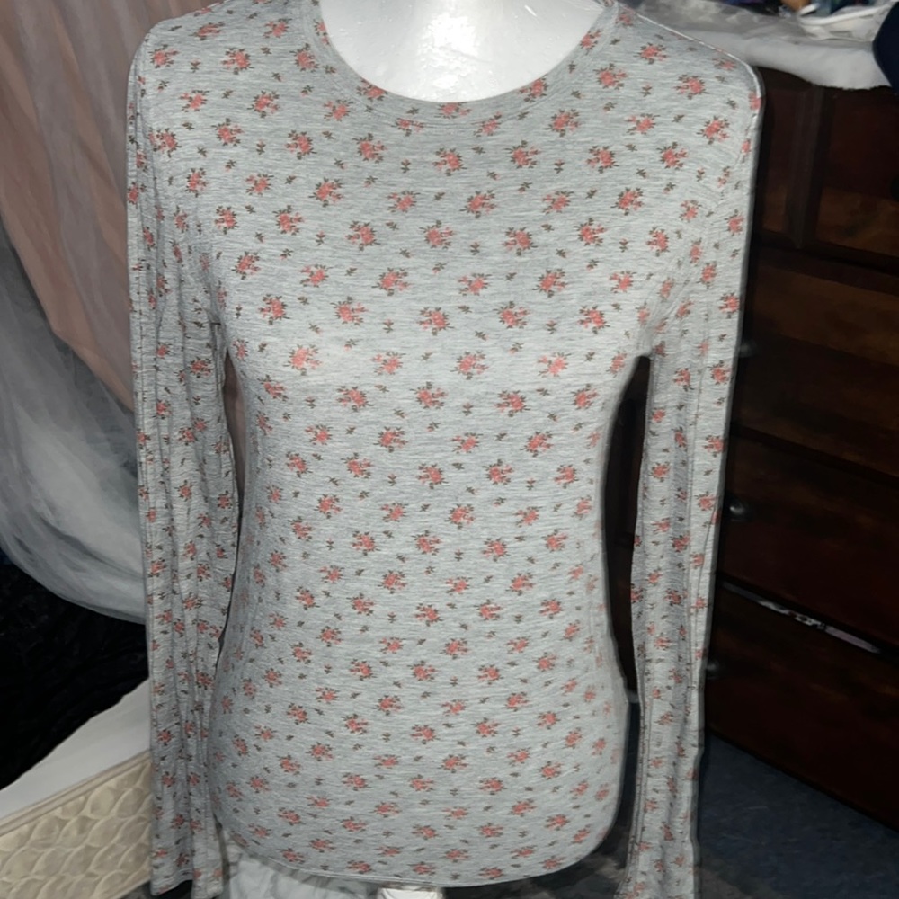grey flower top